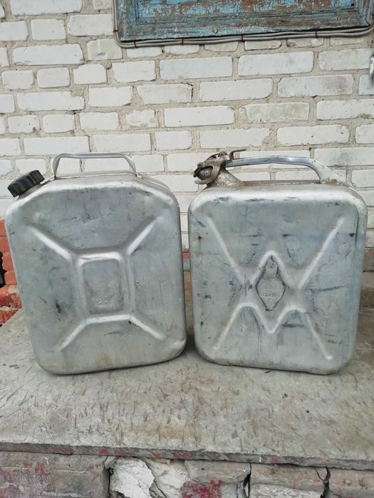 Канистры б/у 20 л. Глухов.