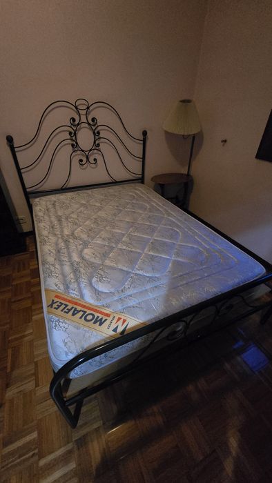 Cama vintage verde