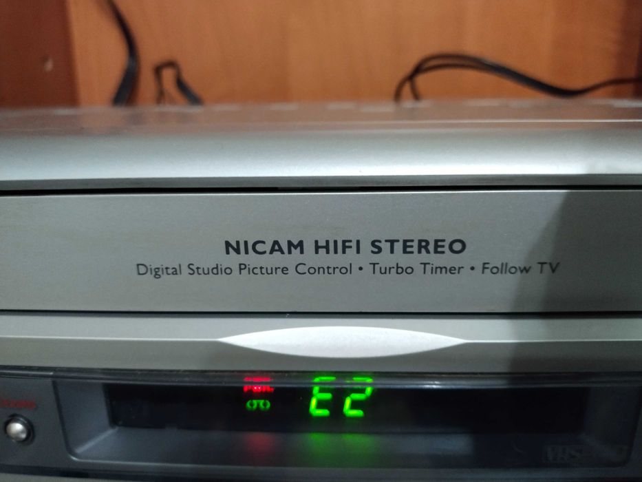 Видеомагнитофон Philis HI FI stereo.