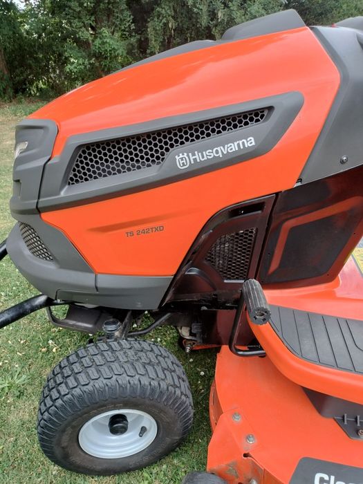 Kosiarka traktorek Husqvarna TS242TXD + nowy kosz trzykomorowy