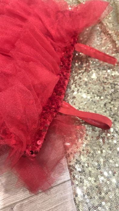 Яркий карнавальный костюм на девочку