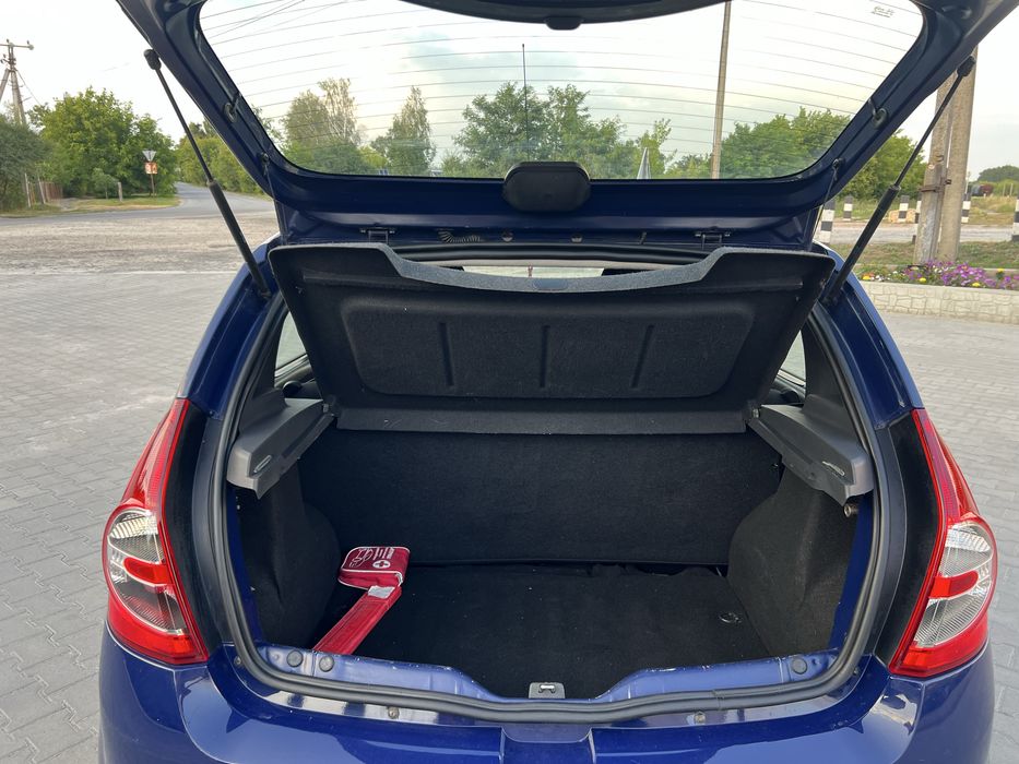 Продам Dacia Sandero 1.4 бенз
