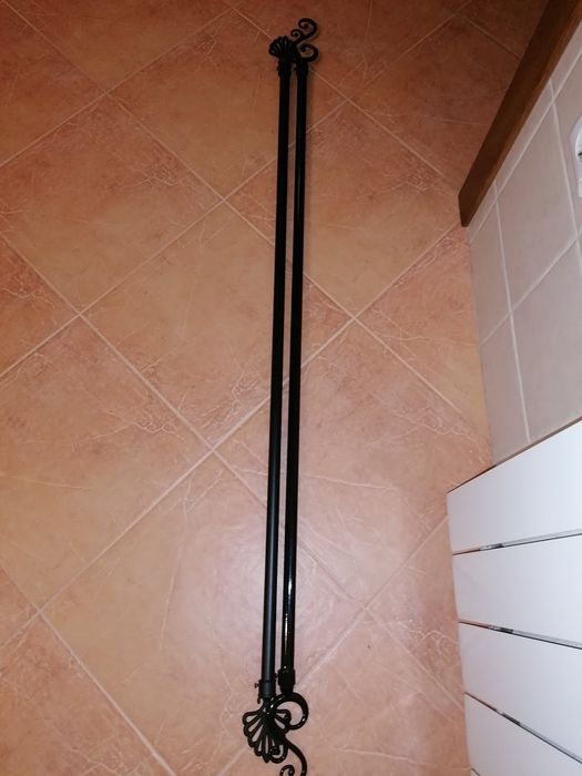 Conjunto de cortinados com varão