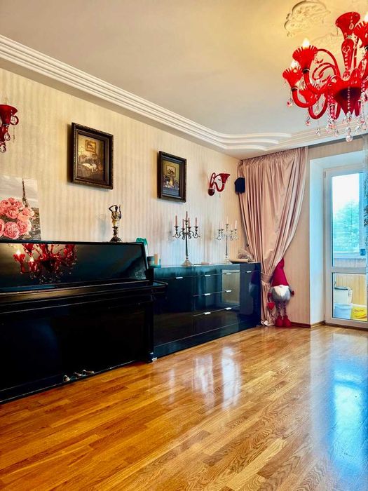 3-кімнатна квартира з ВЕЛИКОЮ кухнею! ! Класна локація! A11