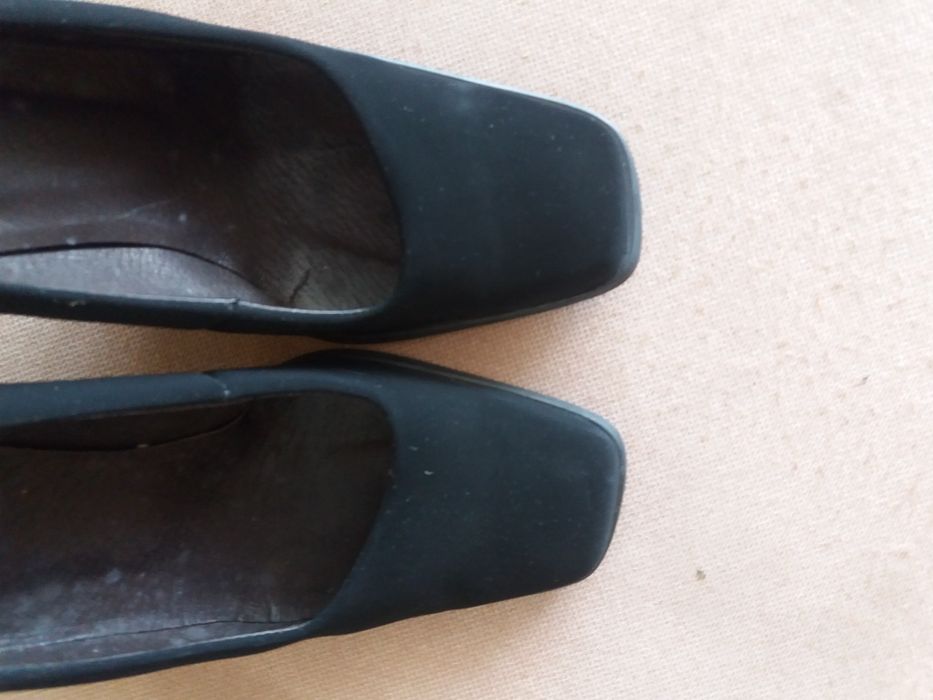 Czarne zamszowe buty nr 37