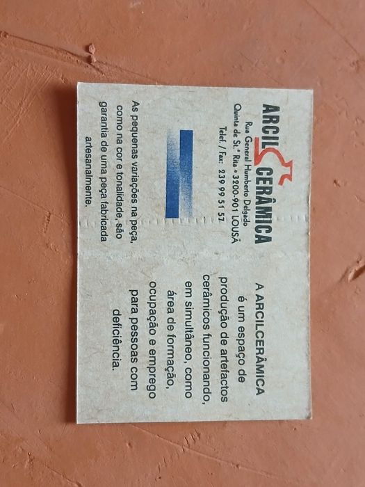 Prato decorativo em barro pintado