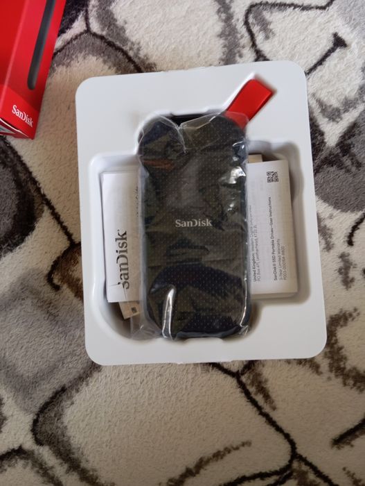 Продам Зовнішній накопичувач SSD 1TB SanDisk Extreme Portable E30