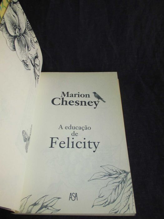 Livro A Educação de Felicity Marion Chesney