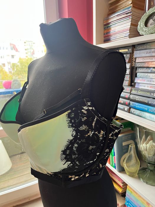 Piękny stanik z koronką