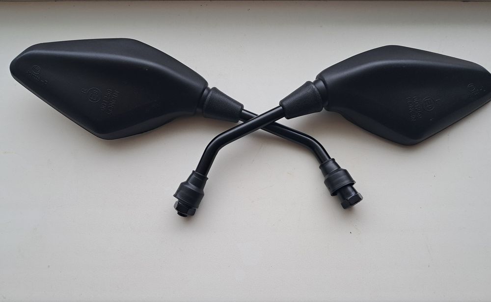 Качественные мото зеркала резьба 10мм Цена за пару.