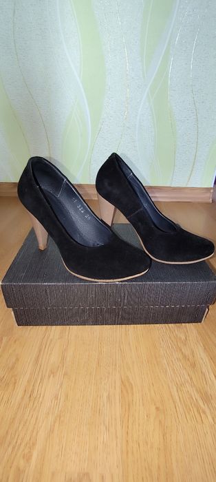 Туфлі-човники замшеві 35р