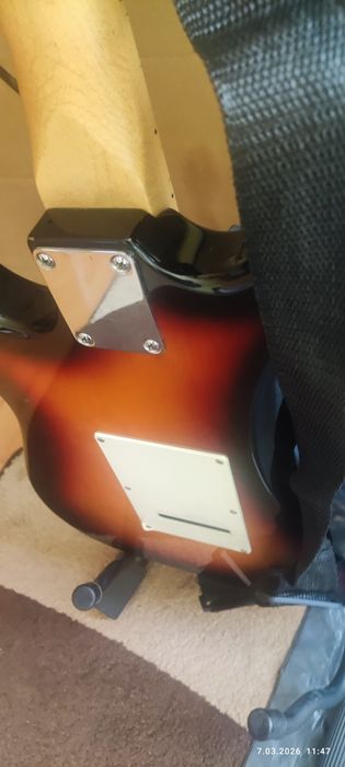 Gitara  Starcaster by FENDER strat