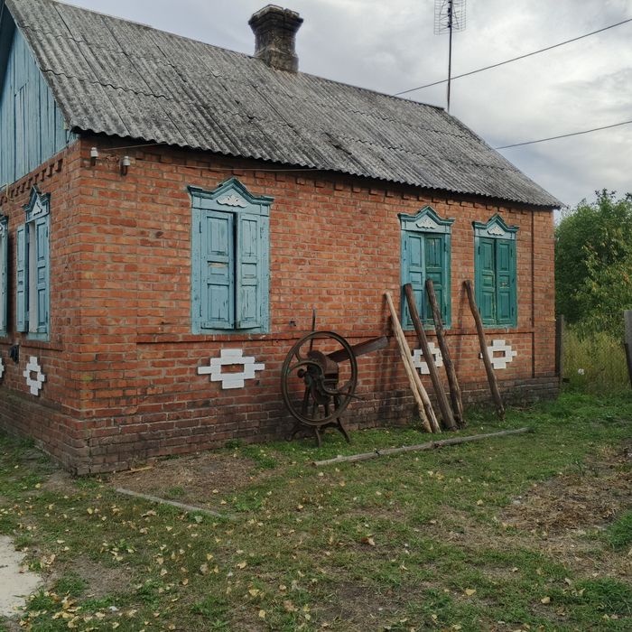 Продаю 2 уютных жилых дома на участке 20 соток г.Мерефа в сосновом бор