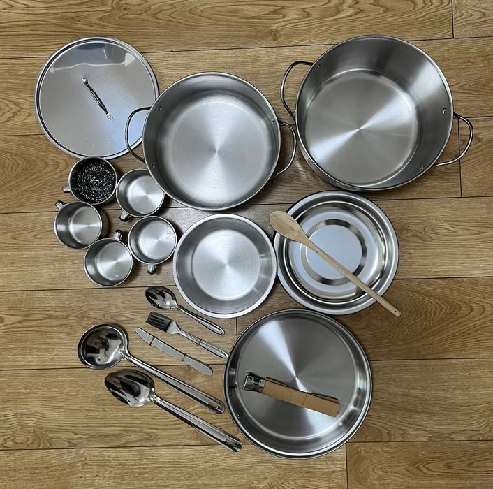 Посуд з нержавіючої сталі.
