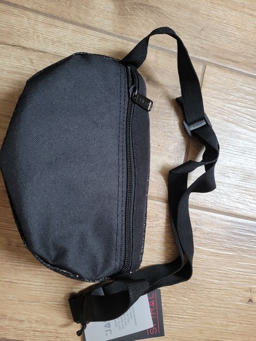 Saszetka nerka nowa czarna