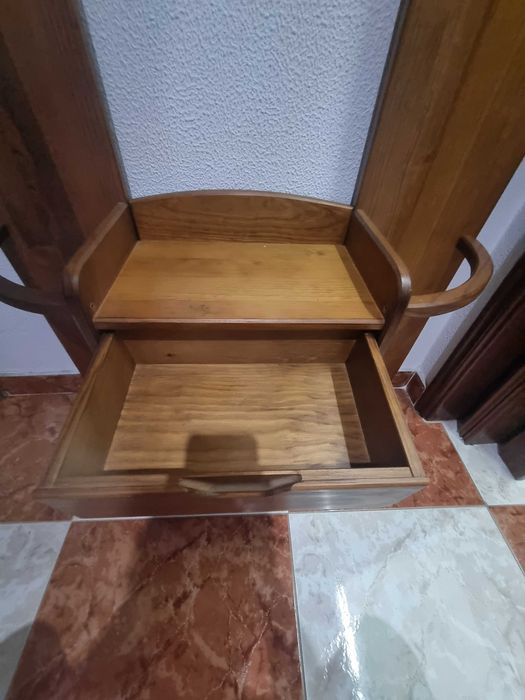 Móvel de entrada com cabide e gavetas