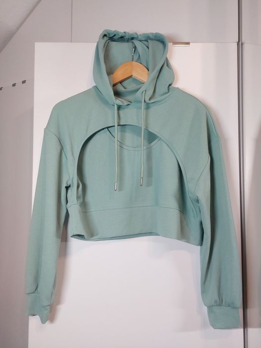 Bluza z wycięciem w dekolcie krótka bluzaz kapturem 38/M sweter