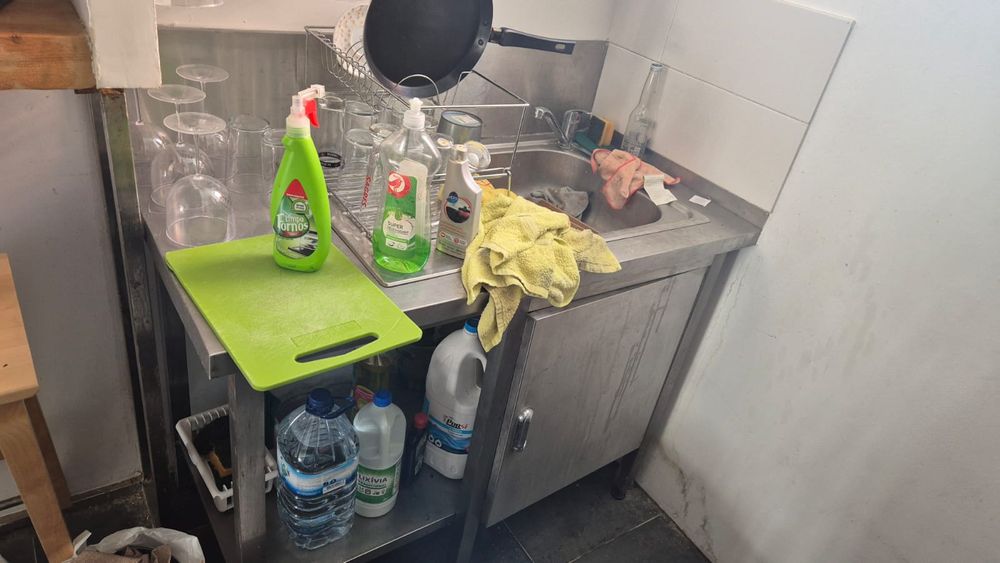 Recheio de bar com pouca utilização