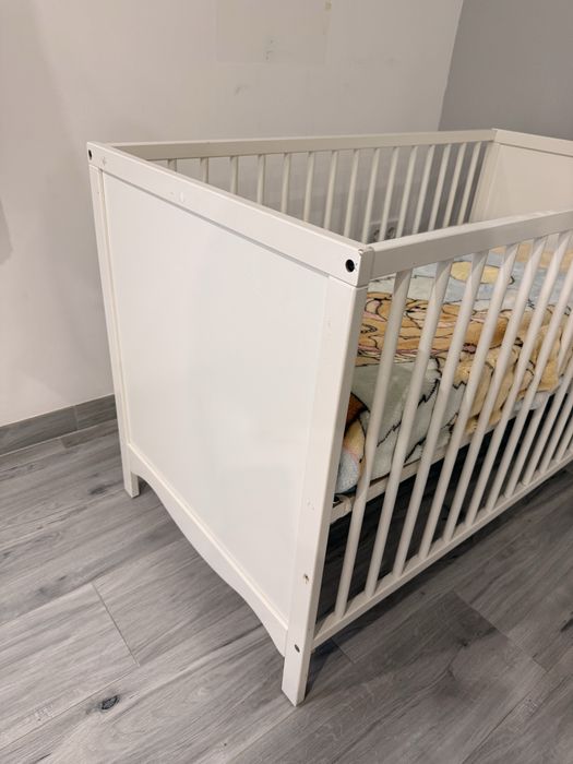 Cama bebe/ berco  ikea