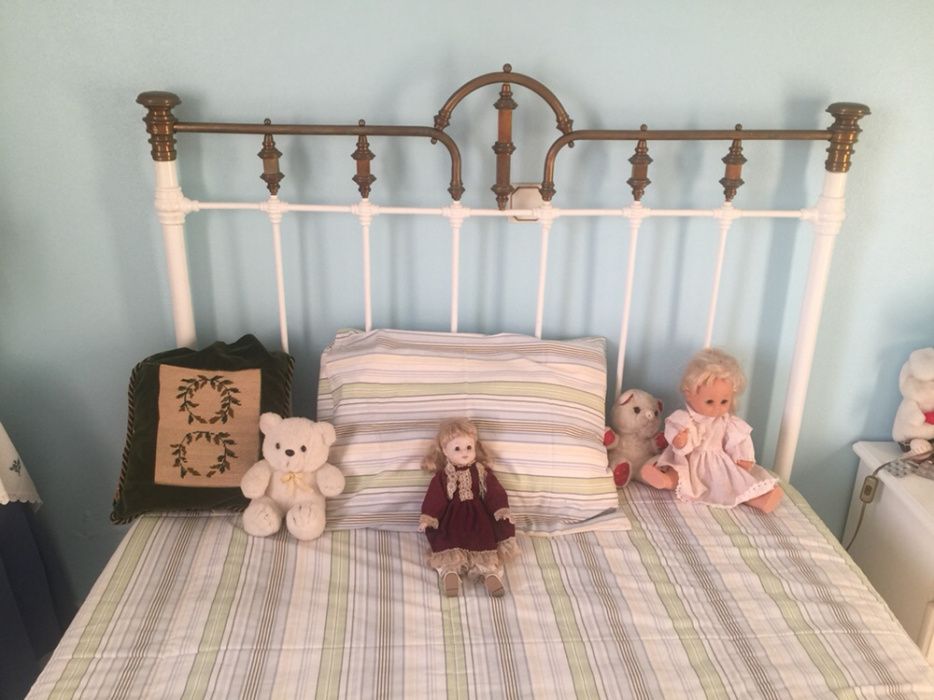 Cama em ferro século XIX restaurada