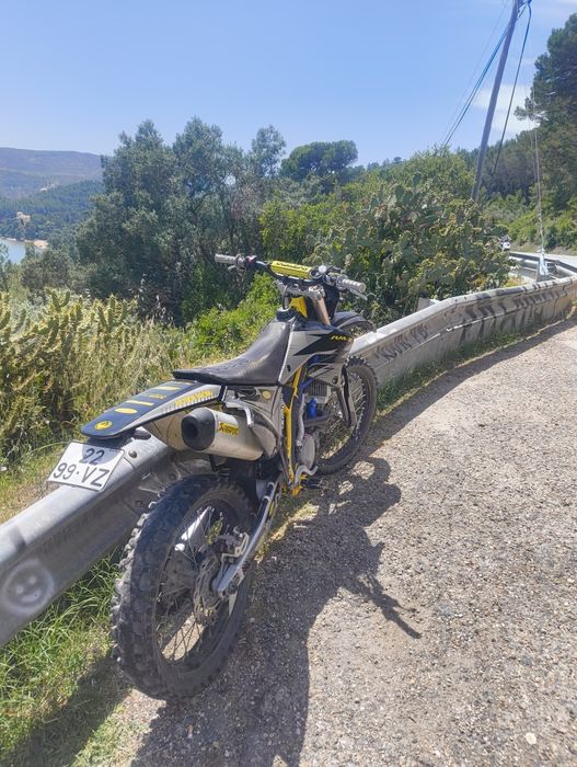 Suzuki rmz 250 matriculada com luzes troco por n-max ou x-max  ou parecido