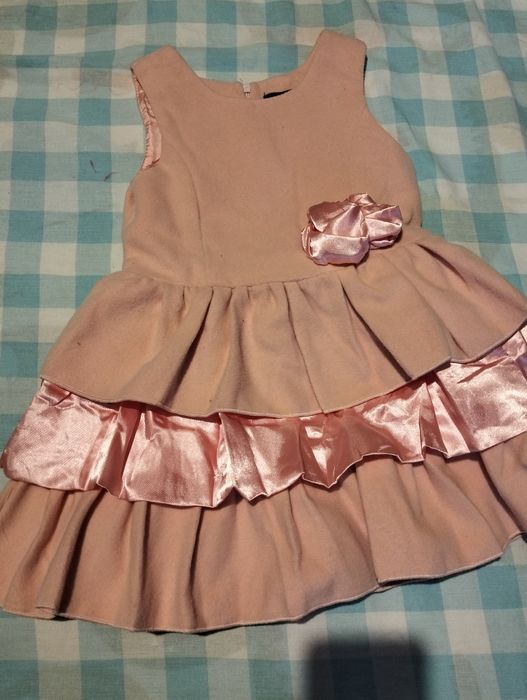 Тепле гарне плаття для дівчинки