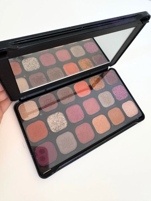 Revolution Forever Flawless Spirituality paleta cieni do powiek