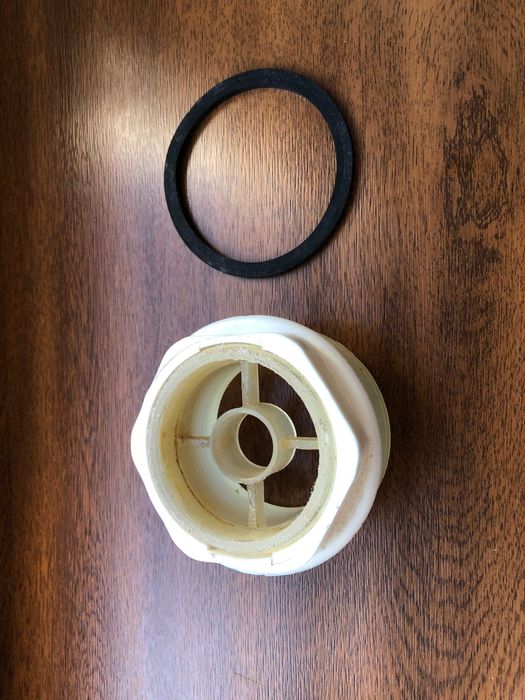 Spust  spłuczki z otworem fi  ok. 59 mm