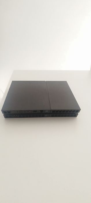 PS4 1tb + 2 comandos +  2 jogos + assessórios em bom estado