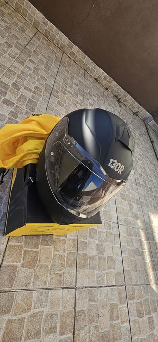 Capacete em excelente estado preto