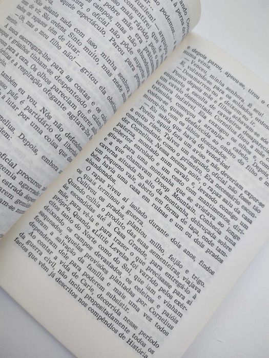 Livro - O Exílio  (correio editorial incluido)