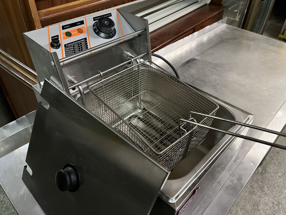 Fritadeira monofásica em inox de 6 lt nova