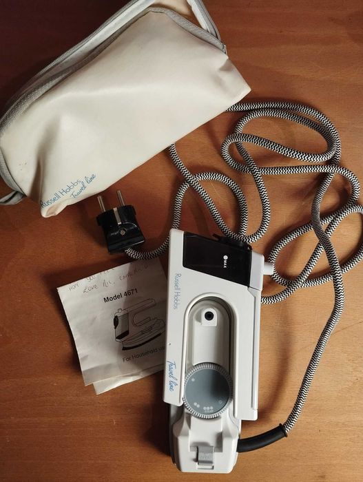 Ferro Engomar de Viagem Russell Hobbs