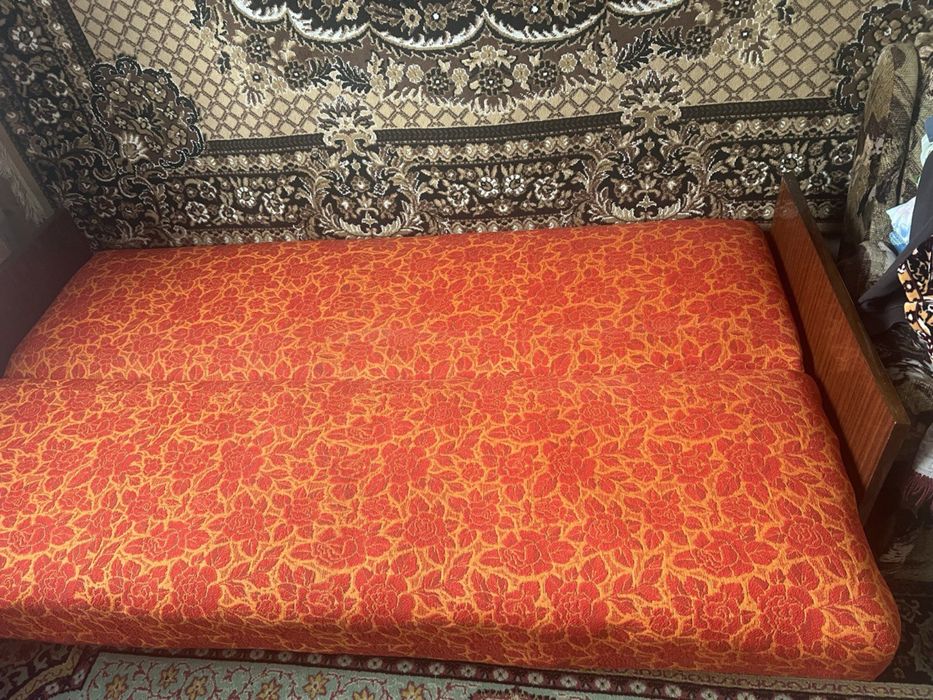 Диван  книга,добрий стан