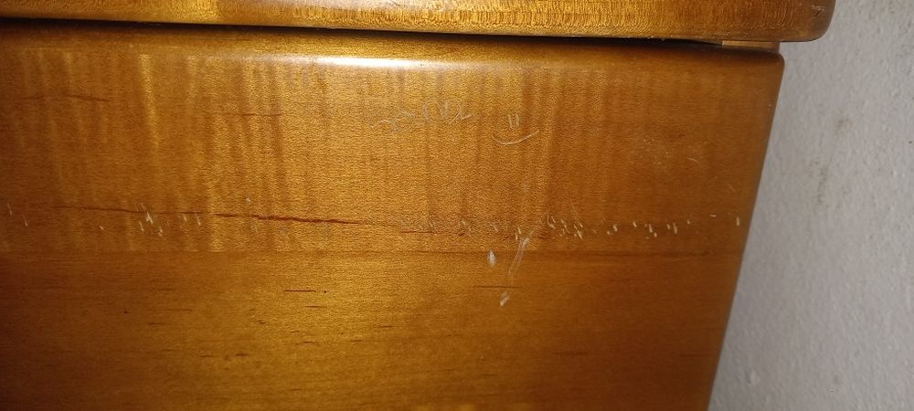 Duas mesinhas de cabeceira