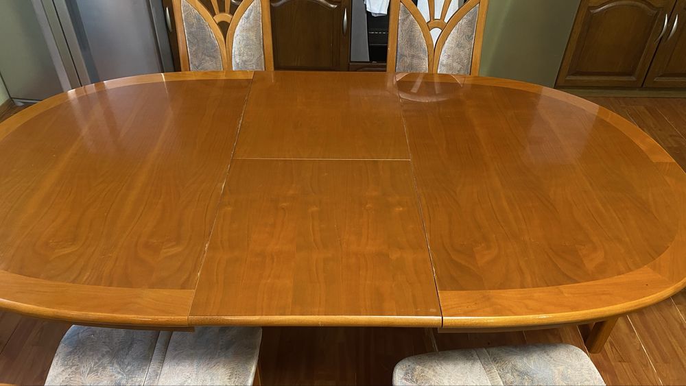 Стіл на кухню з стільцями.(розкладний)