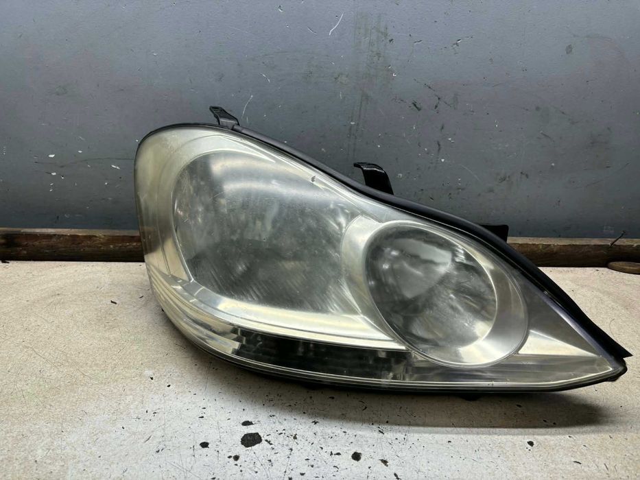 Lampa Prawy Przód Prawa Przednia Toyota Avensis Verso