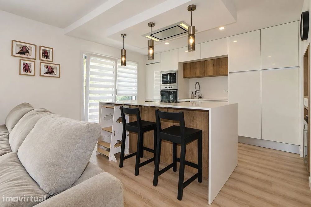 Moradia T3+1 Totalmente Remodelada e com Piscina | Alto do Moinho | Co
