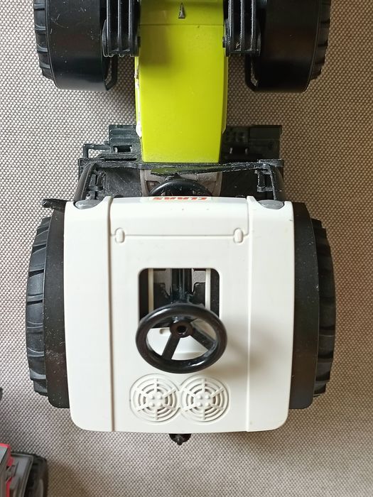 Ciągnik Claas z ładowaczem i przyczepą Bruder 2112