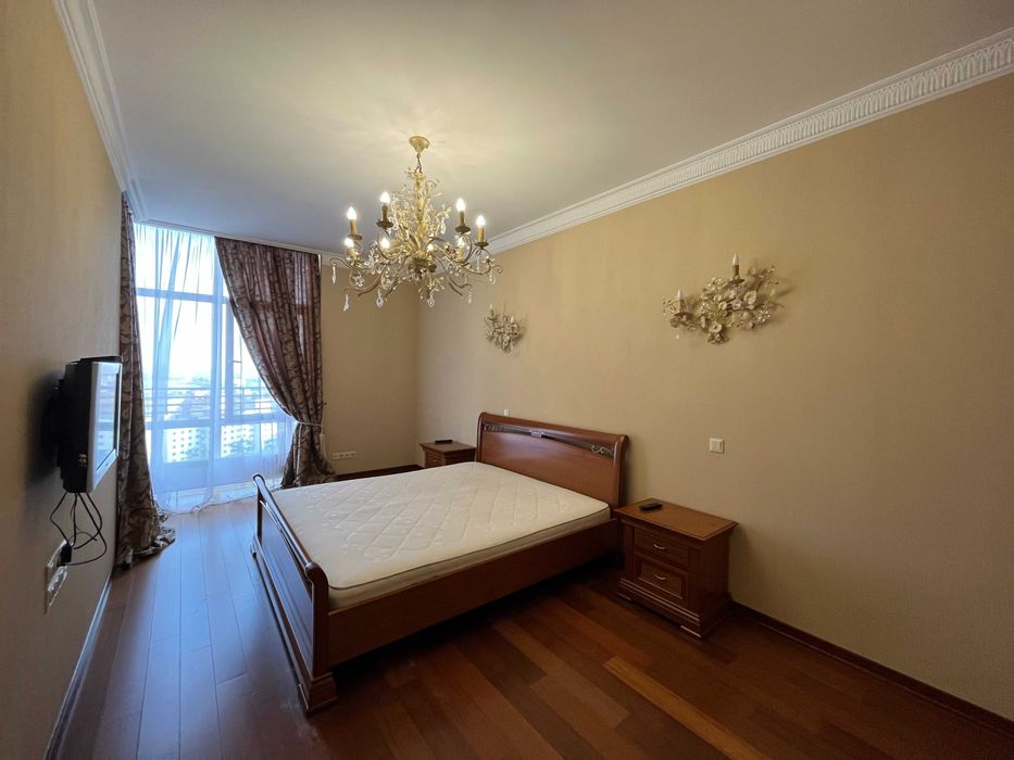 Оренда 3 кімнатної квартири, 135мПечерськ,вул.Коновальця 32! Паркінг!