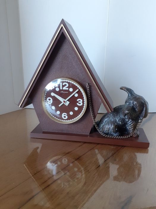 Часы молния "пёс у будки"