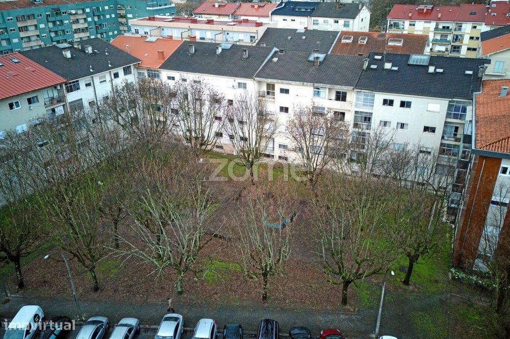 Apartamento T3 de cobertura, com terraço e garagem
