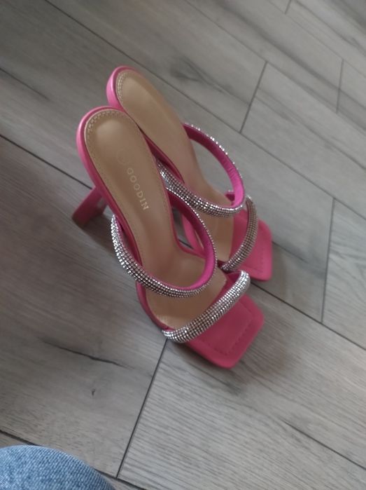 Fuksjowe szpilki różowe klapki na obcasie diamenciki barbie wesele