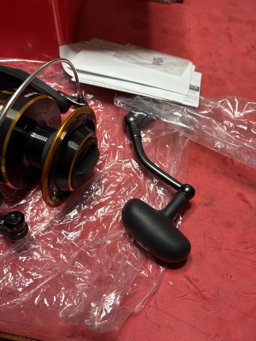 Carreto pesca Daiwa BG8000 novo