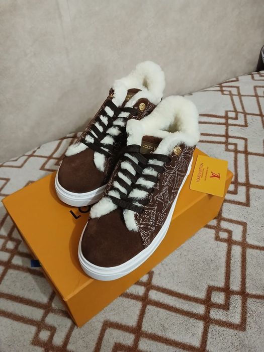 Кросівки на хутрі L V