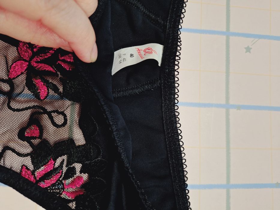 Красивый эротичный комплект нижнего белья, 75 В корсет  трусы М-Л.