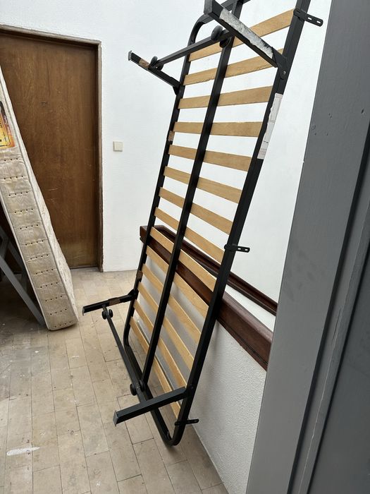 Vendo estrado e colchao como novo