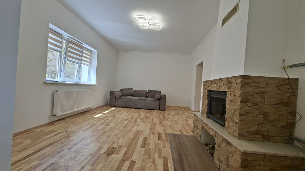 Продаж житлового будинку 220м². Ділянка 7сот.Котедж.Комунікації. Ремонт. Івано-Франківськ.Терміново
