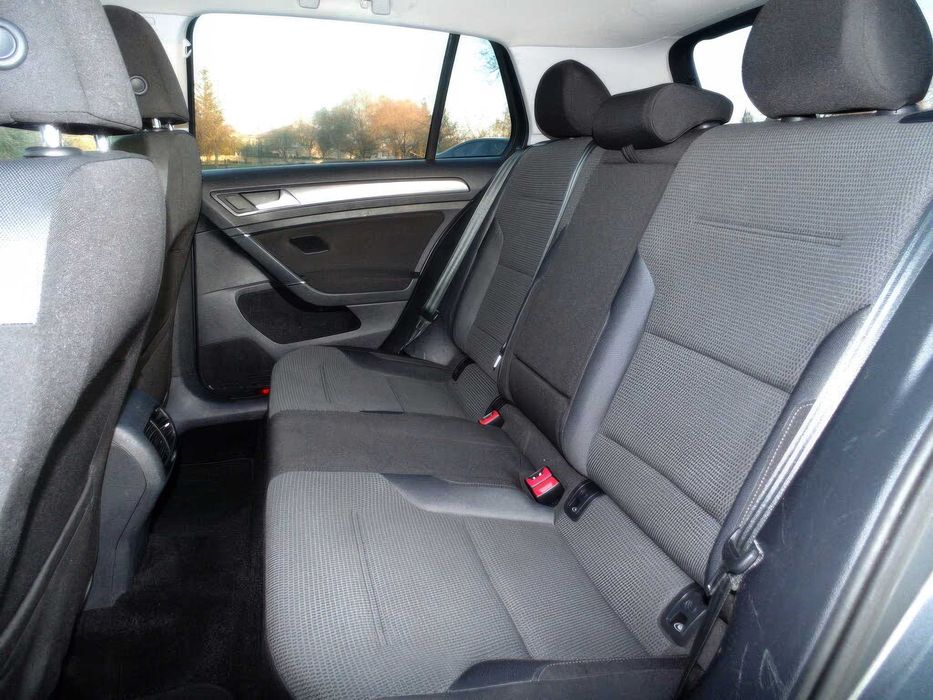 Volkswagen e-Golf      2020