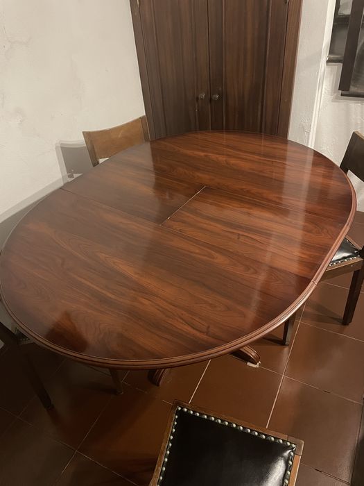 Mesa de jantar com 4 cadeiras